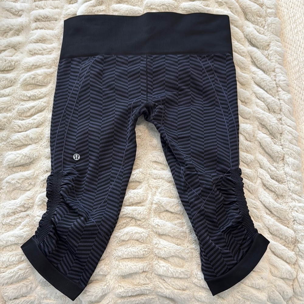 Lululemon Women’s In the Flow II Black & Gray Patterned Yoga Pilates Pants 6